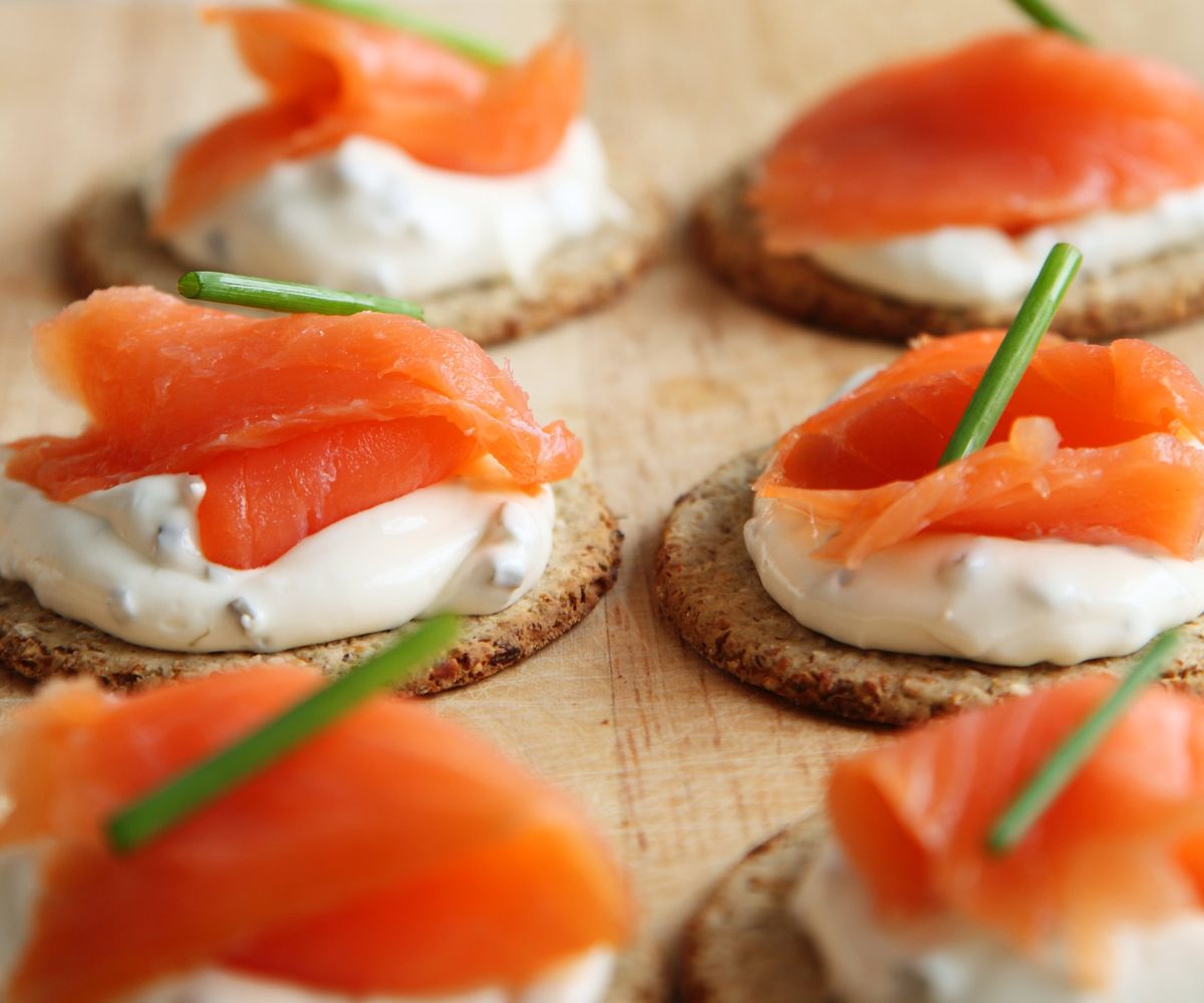 Smoked salmon and cream cheese on crackers
