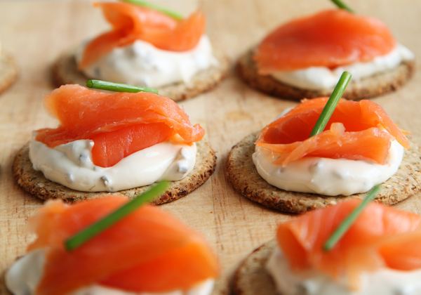 Smoked salmon and cream cheese on crackers