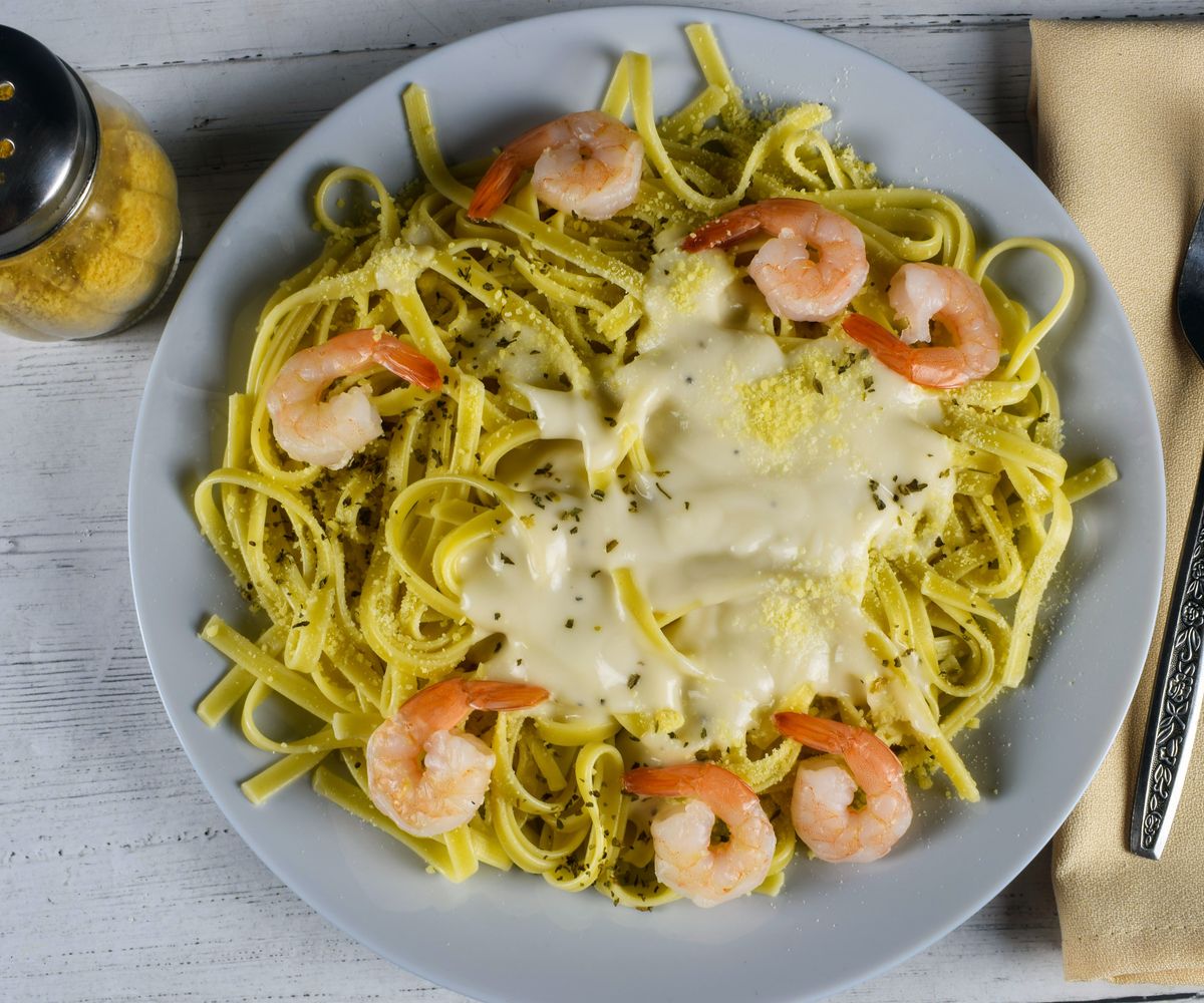 Pasta with shrimp and a cream sauce