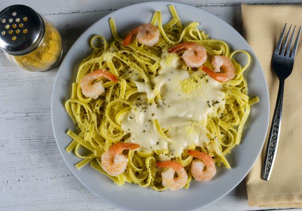 Pasta with shrimp and a cream sauce